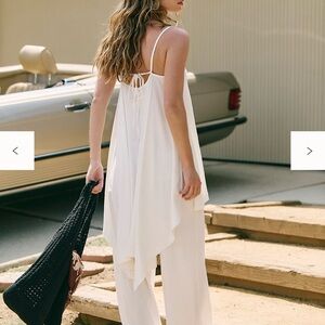 ‼️SOLD‼️
Free People White Flowing Spaghetti-Strap Top